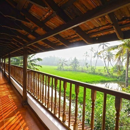 Kumarakom Heritage Resort Kottayam Bagian luar foto