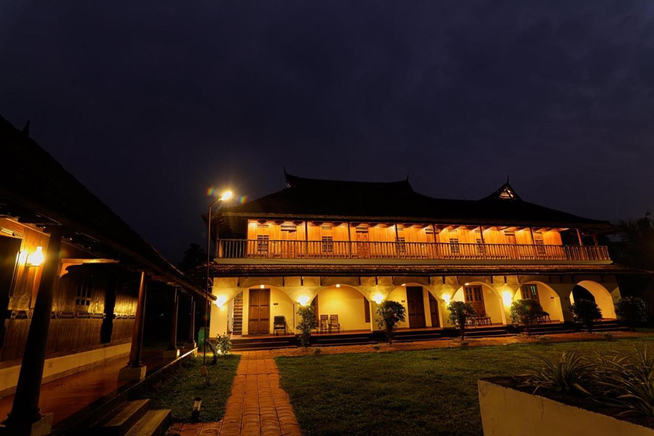 Kumarakom Heritage Resort Kottayam Bagian luar foto