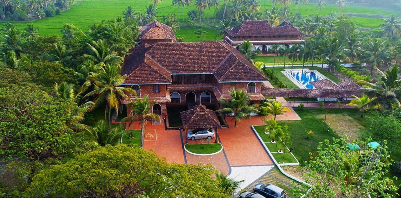 Kumarakom Heritage Resort Kottayam Bagian luar foto