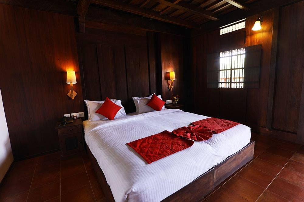 Kumarakom Heritage Resort Kottayam Bagian luar foto