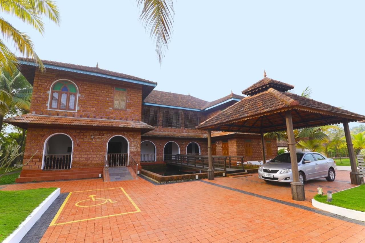 Kumarakom Heritage Resort Kottayam Bagian luar foto