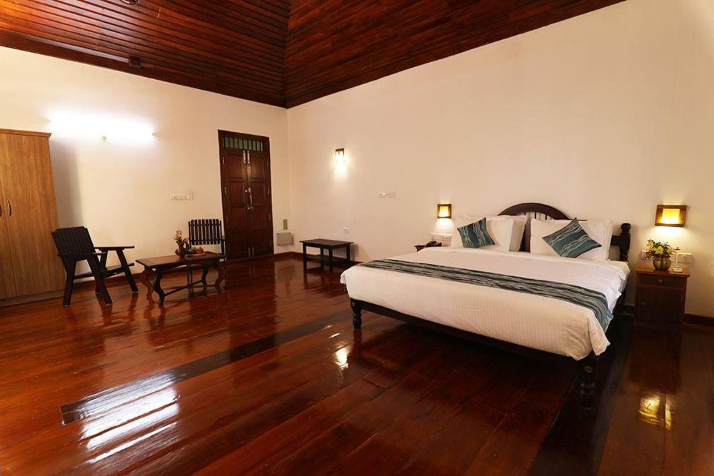 Kumarakom Heritage Resort Kottayam Bagian luar foto