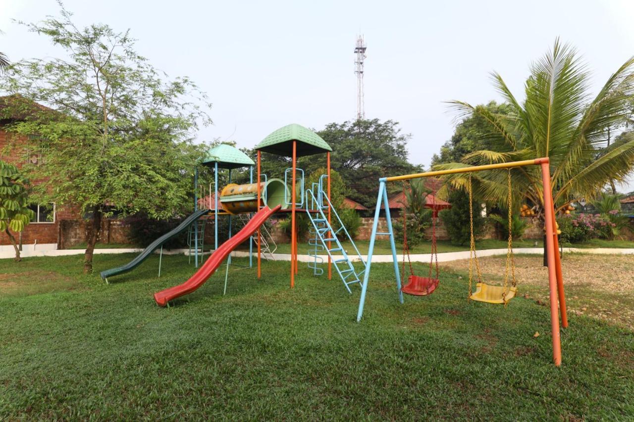 Kumarakom Heritage Resort Kottayam Bagian luar foto