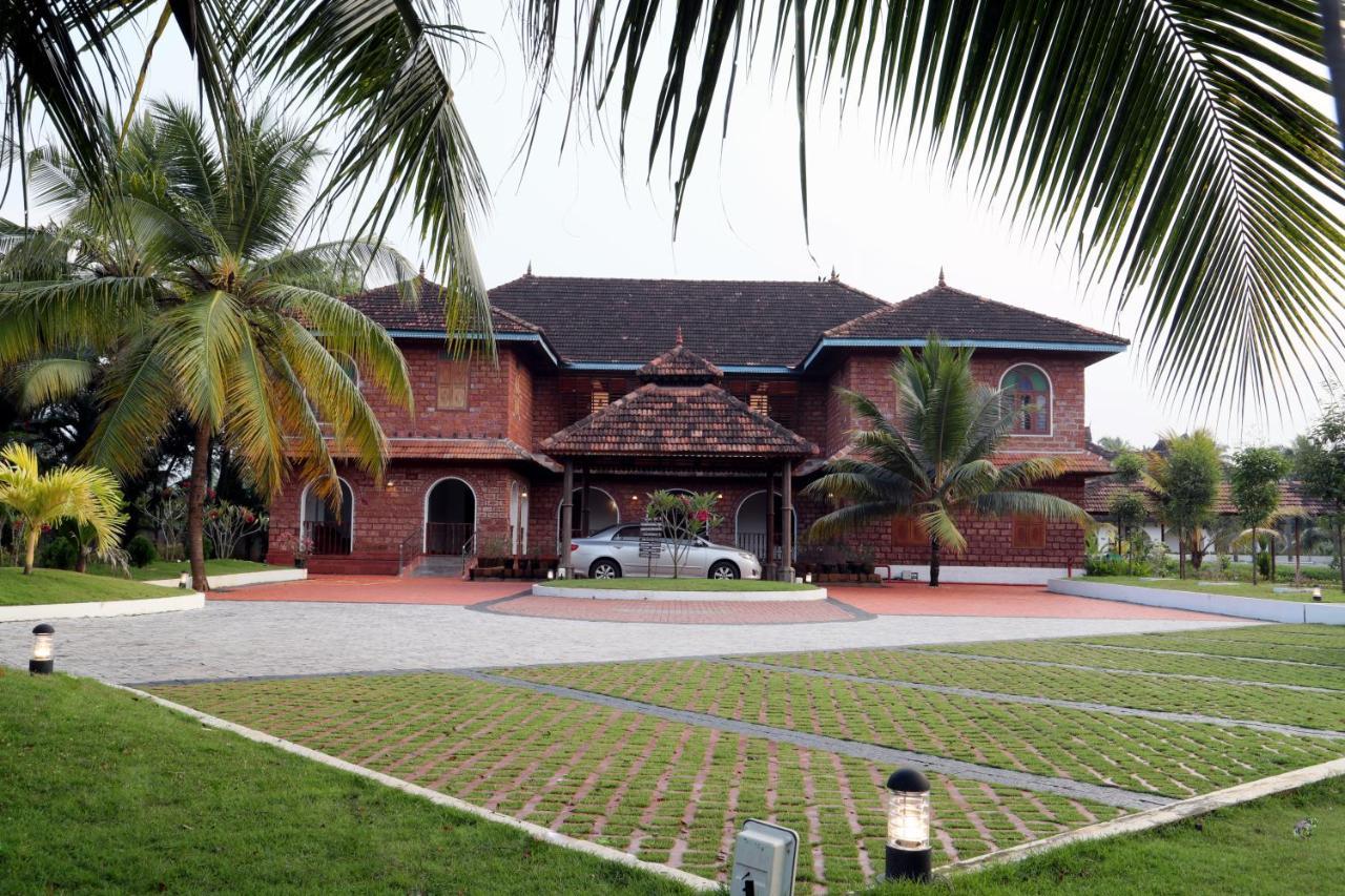 Kumarakom Heritage Resort Kottayam Bagian luar foto